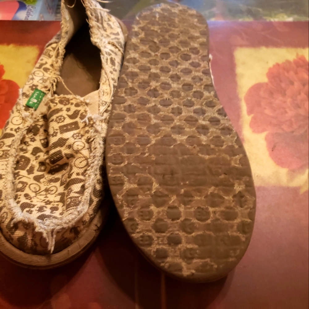 Sanuk slip ons